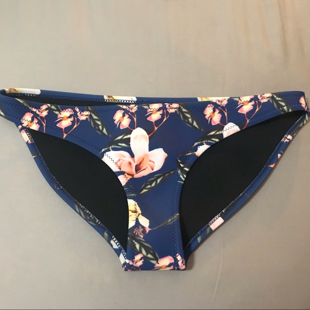 Muxilove neoprene floral  swim bottoms Size Large